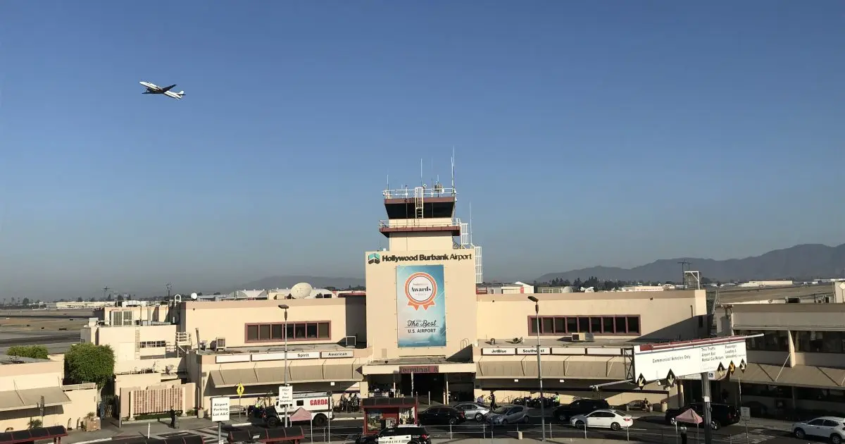 Veja a imagem Hollywood Burbank Airport 5 2A898EE4 D0E6 8C7C FA59815FC142D213 2a898a59fe946c7 2a899784 dc5c a973 eada401cf82d014a 91852798b59be8b28fc00edfe4aec23a