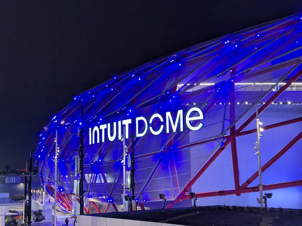 Veja a imagem Intuit Dome Facade