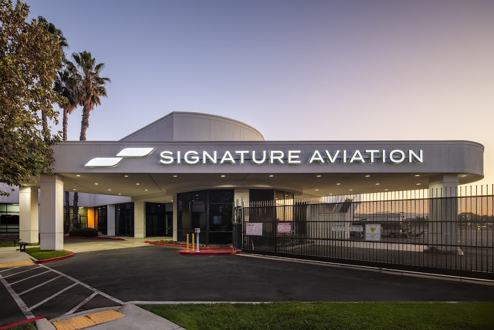 Veja a imagem Signature Aviation Vny West Van Nuys Airport de5c8036a929d605064f8560b3b1c0dd